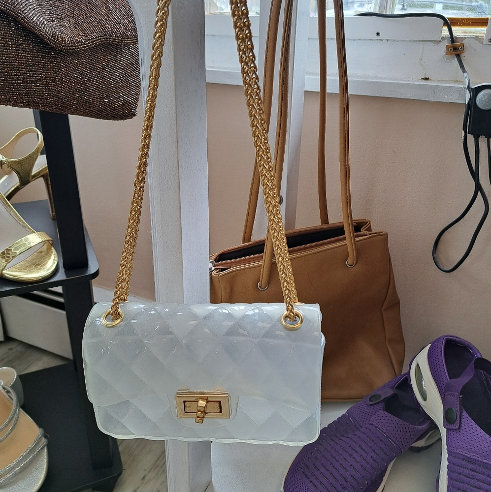 Elegant White Quilted Shoulder Bag with Gold Chain